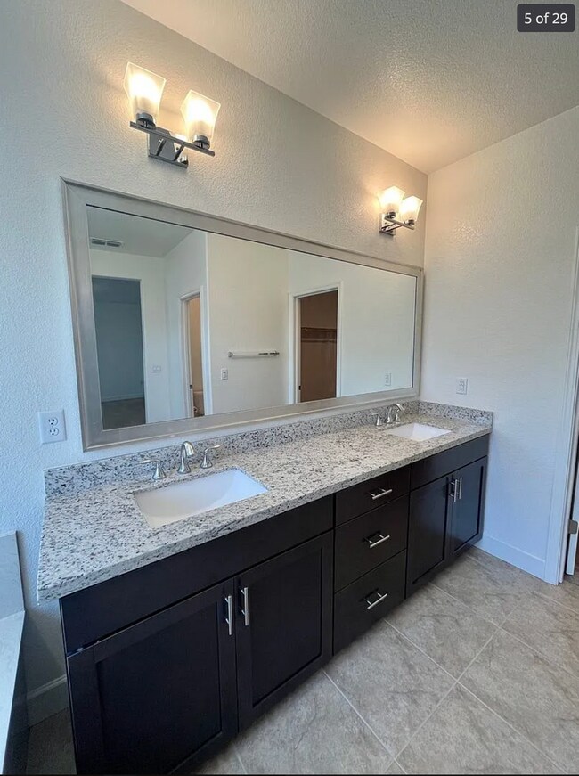 Foto del edificio - North Lake (Natomas) 4/3+ HUGE Bonus!  WATER VIEW!! - Please read entire ad for viewings!