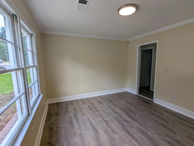 Building Photo - 2820 Argyle Dr NW