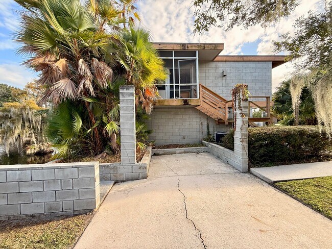 Foto del edificio - 160 N Lakeview Dr