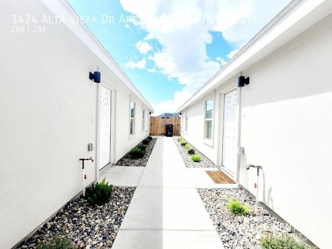 Building Photo - 1424 Alta Vista Dr