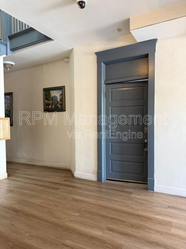 Foto del edificio - 1114 N Poinsettia Pl