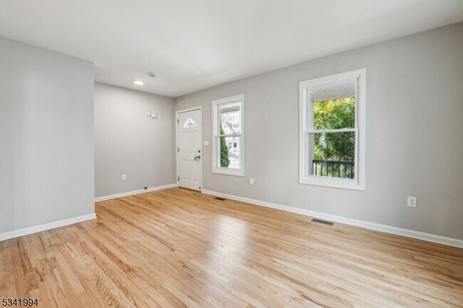 Foto del edificio - 21 Hillside Ave