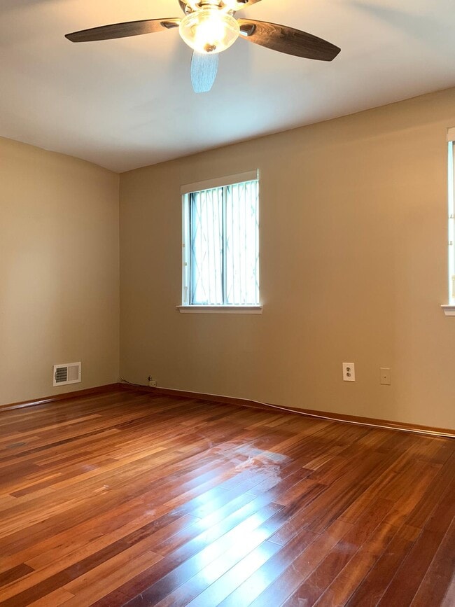 Building Photo - 30 Darcey Ave