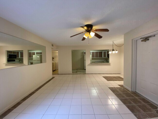 Foto del edificio - 13750 Oneida Dr