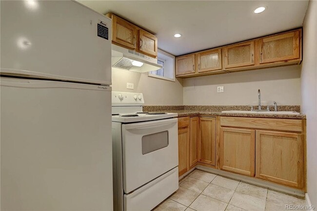 Building Photo - Congress Park - Garden Level Unit