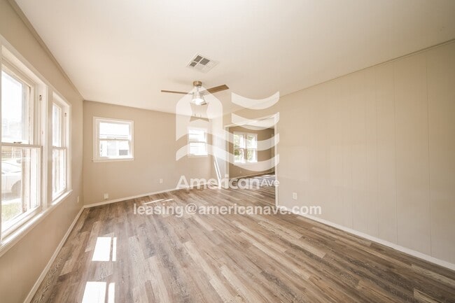 Building Photo - 225 E Himes St