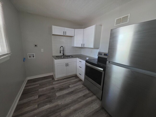 Building Photo - Charming & Light-Filled 2-Bedroom Duplex
