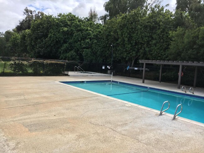 Foto del edificio - 6600 Reservoir Ln