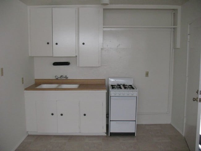 Building Photo - 145 Hollywood Ave