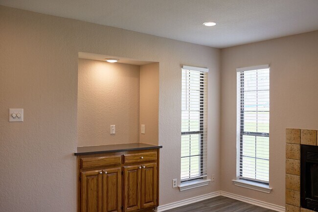 Foto del edificio - 900 Kilkenny Ct