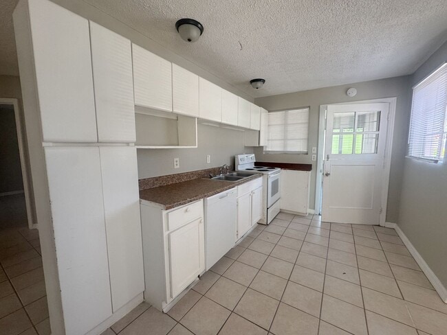 Foto del edificio - 710 N Grove St