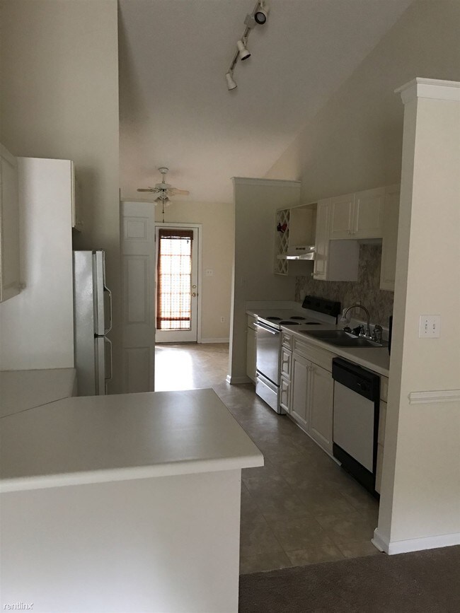 Building Photo - 3 br, 2 bath  - 1801B Summerhaven Dr