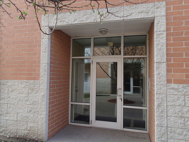 Foto del edificio - 2843 N Harlem Ave