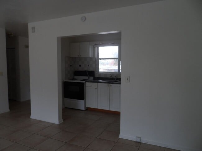 Building Photo - 1 BEDROOM HOME - NO PETS - AVAILABLE NOW