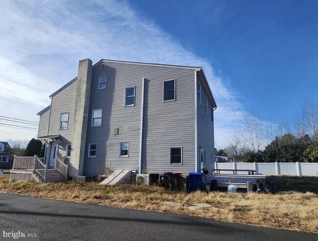 Building Photo - 42 Tilbury Rd