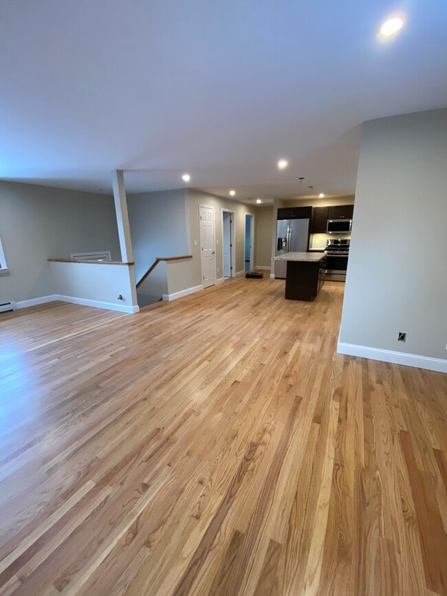 Building Photo - 16 Meadow Dr