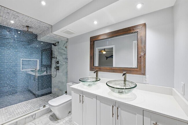 Foto del edificio - 2110 NE 42nd St