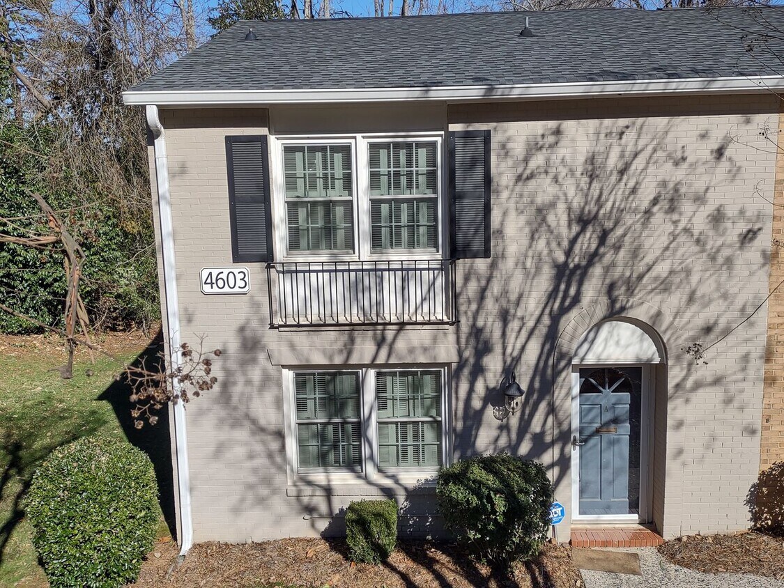 Primary Photo - Beautiful End Unit Townhome in Park Place!