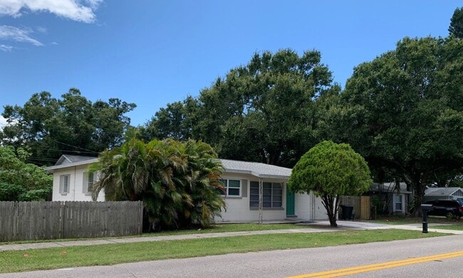 Updated 3 Bedroom 2 Bath in Central Gulfport - Updated 3 Bedroom 2 Bath in Central Gulfport House