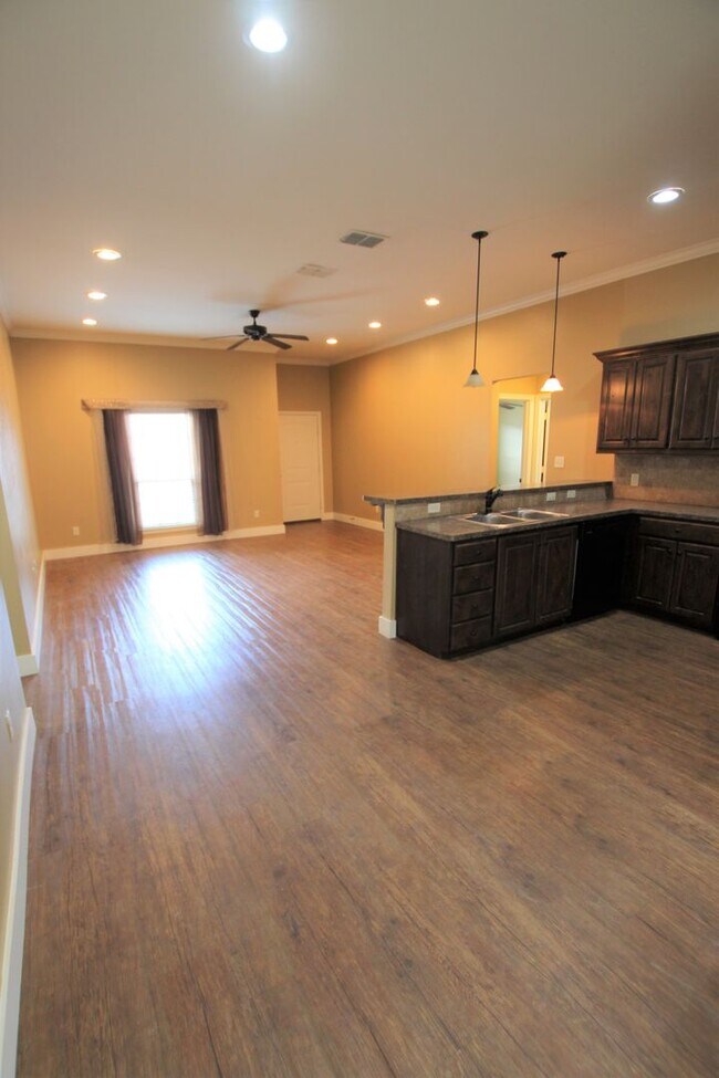 Foto del edificio - 3 Bedroom, 2 Bathroom Town Home in Tyler!