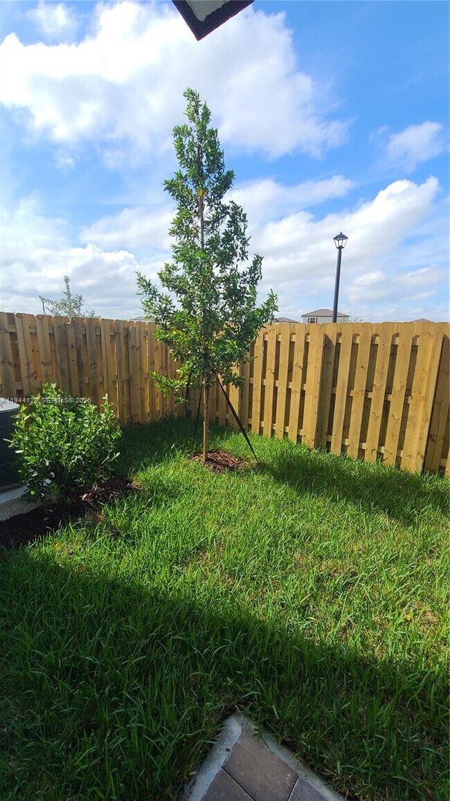 Foto del edificio - 2750 SE 24th Ter