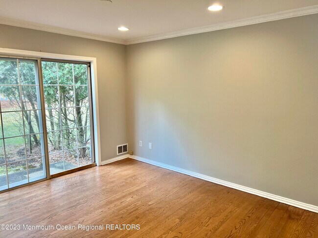 Foto del edificio - 833 Mariposa Ct