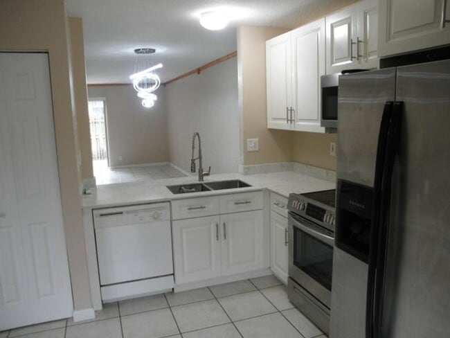 Building Photo - 847 Summit Lake Dr