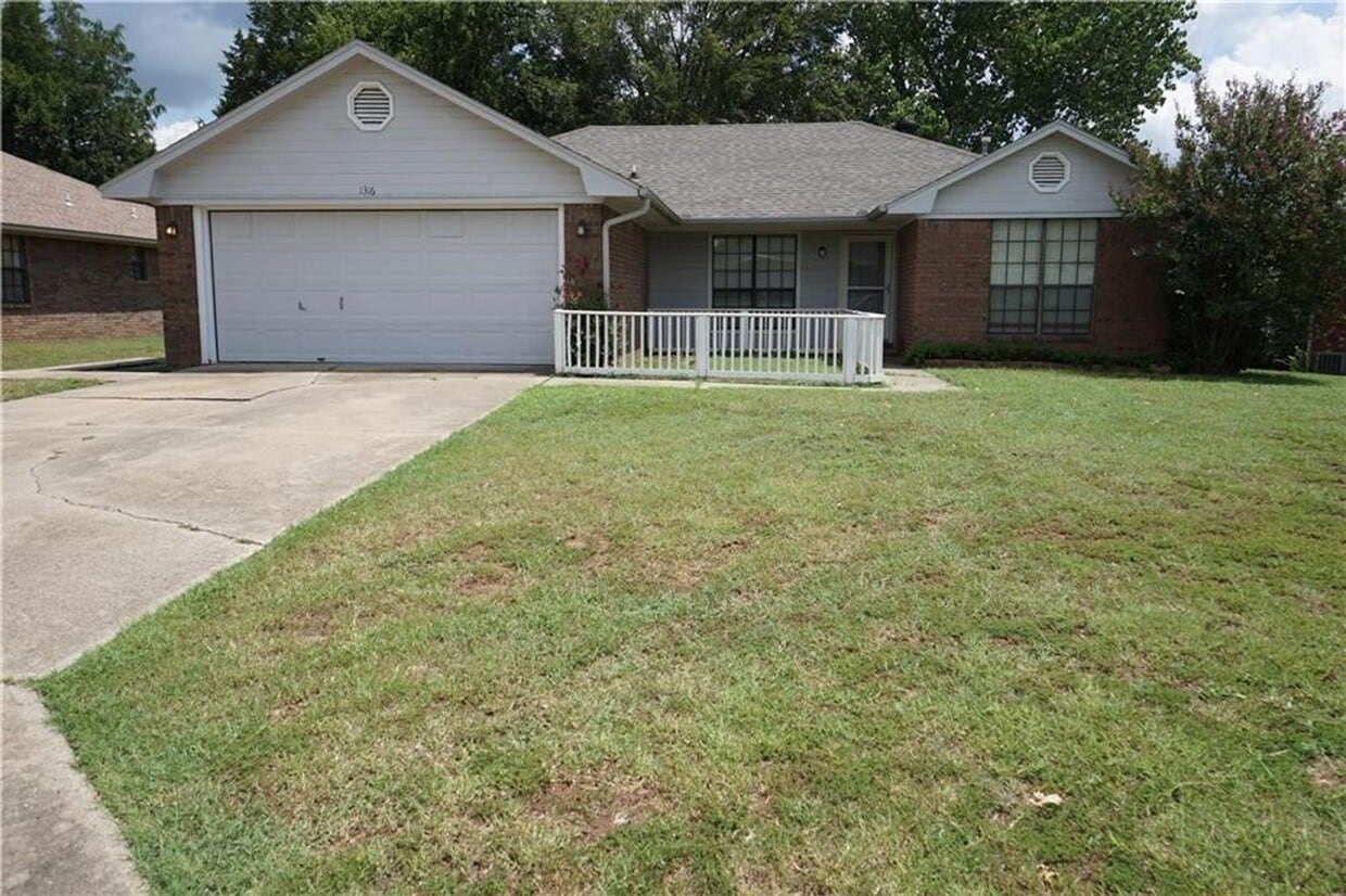 Primary Photo - 4 Bedroom House, Gas Heat and Hot Water, N...