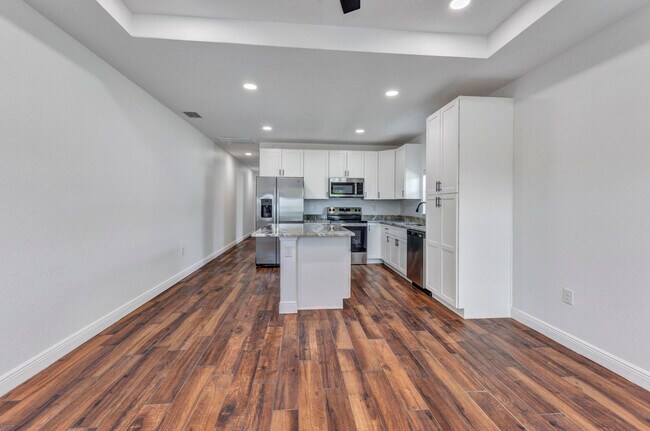 Building Photo - 419 Carmalita St