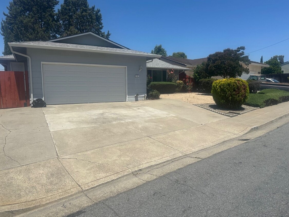 Foto principal - Beautiful Single Story Warms Springs Home