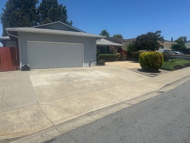 Beautiful Single Story Warms Springs Home - Beautiful Single Story Warms Springs Home