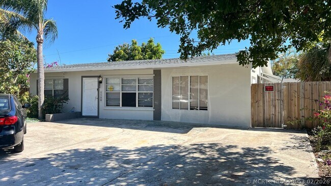 Building Photo - 1120 NE 23rd Pl
