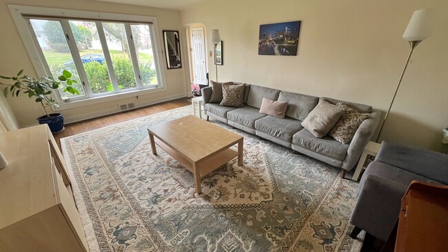 Living Room - 1643 Mount Pleasant Rd
