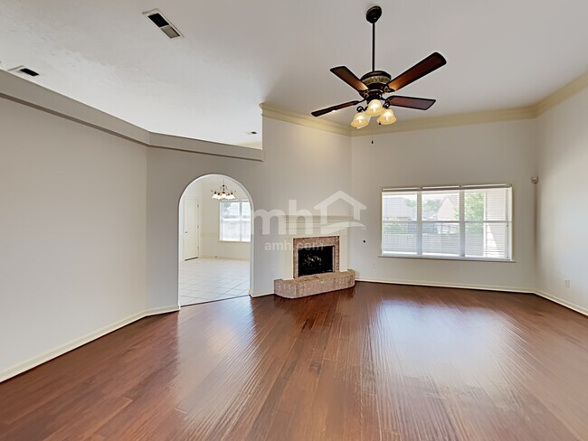 Foto del edificio - 6377 Braybourne Main