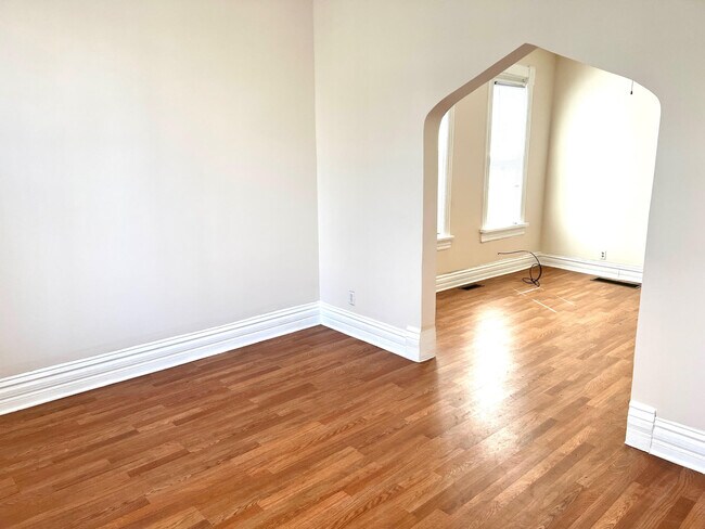 Building Photo - 2072 N Stave St