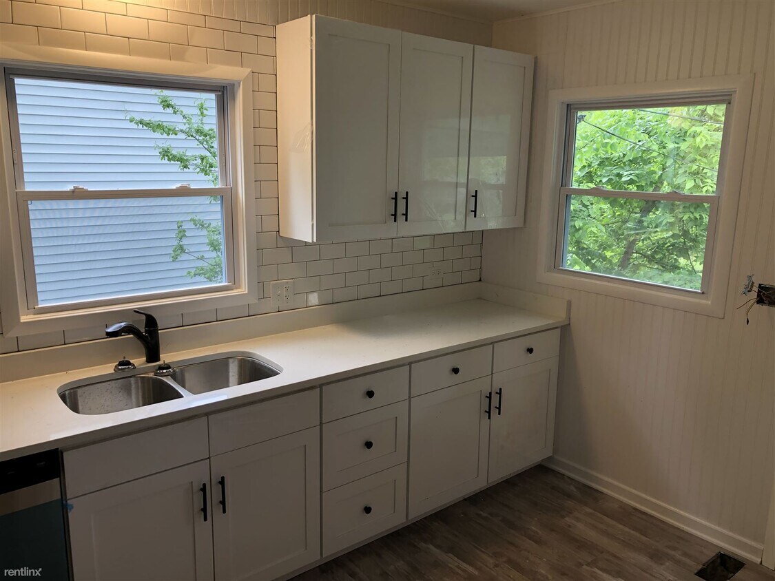 Primary Photo - 4 br, 1 bath House - 28285 W Oak St
