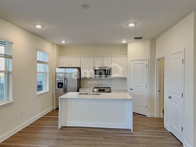 Foto del edificio - 5952 Sycamore Pl St