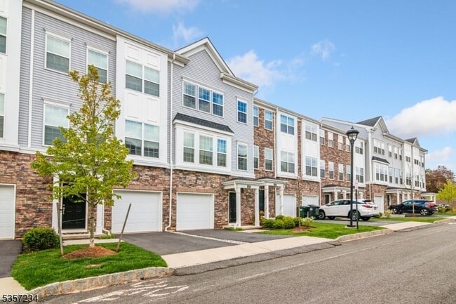 Building Photo - 403 Saratoga Ct