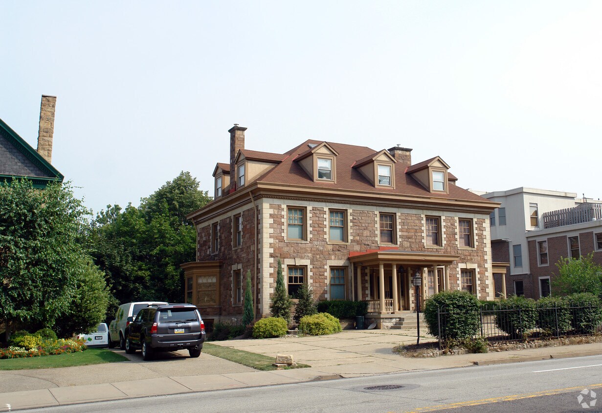 Primary Photo - 6109 5th Ave