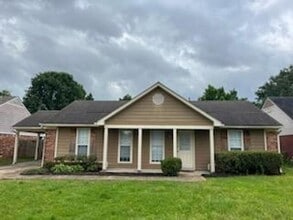 Building Photo - 10137 Oak Run Dr S