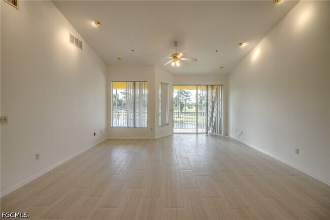 Building Photo - 15250 Riverbend Blvd
