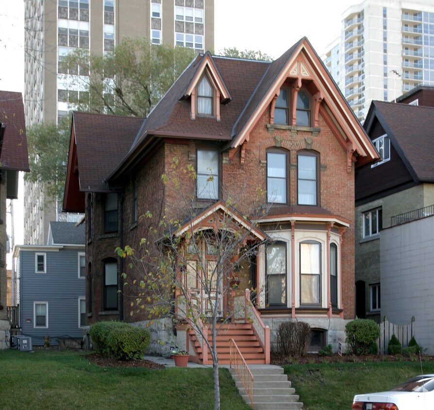 Foto del edificio - 1708 N Farwell Ave