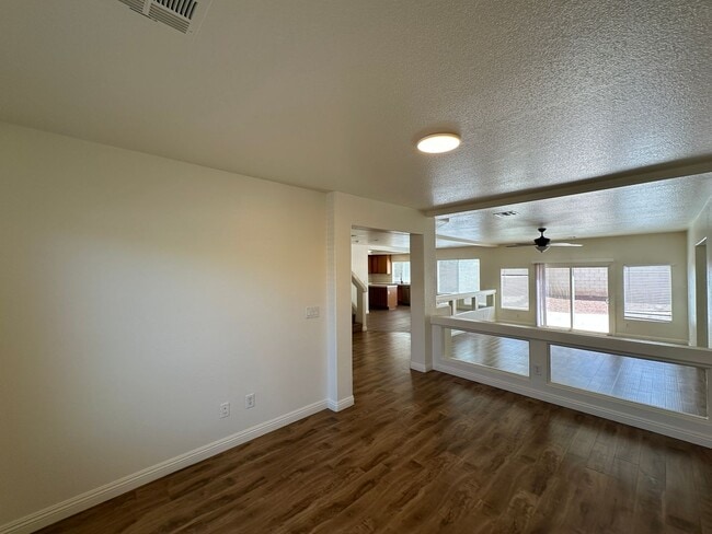 Building Photo - Silverado Court