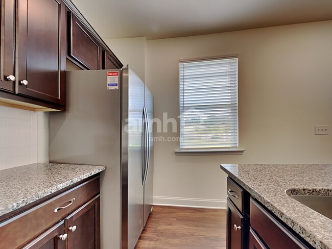 Building Photo - 888 Headland Wy