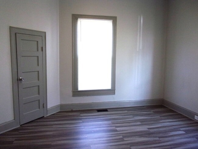 Building Photo - 311 Hasty St