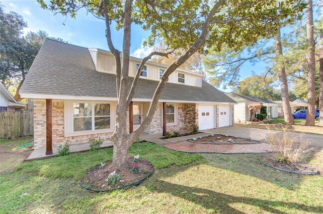 Building Photo - 10647 Hazelhurst Dr