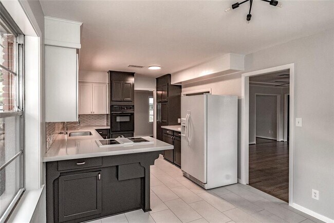Foto del edificio - 6417 Lindyann Ln