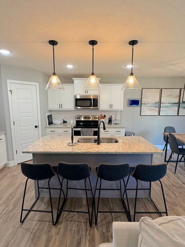 Foto del edificio - 604 N Eagle Park Dr