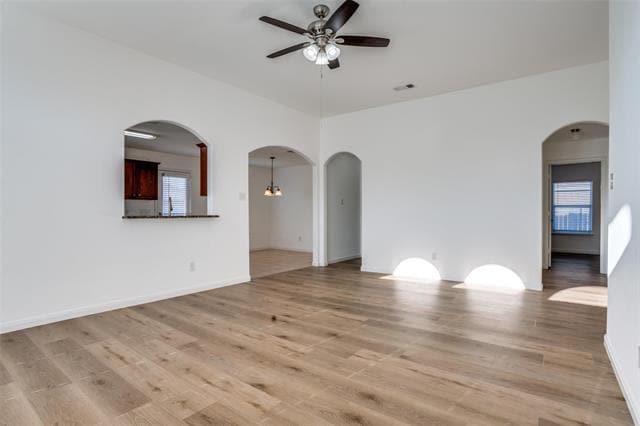 Foto del edificio - 317 Meadow View Ln