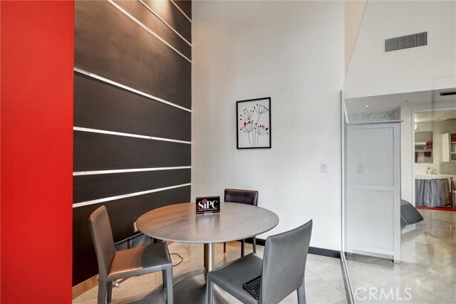 Building Photo - 350 W Ash St